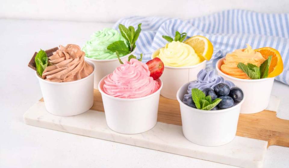 A solo 20 minutos de Alexanderplatz encontrarás la primera heladería de Berlín con helado suave ilimitado y una enorme selección de ingredientes.