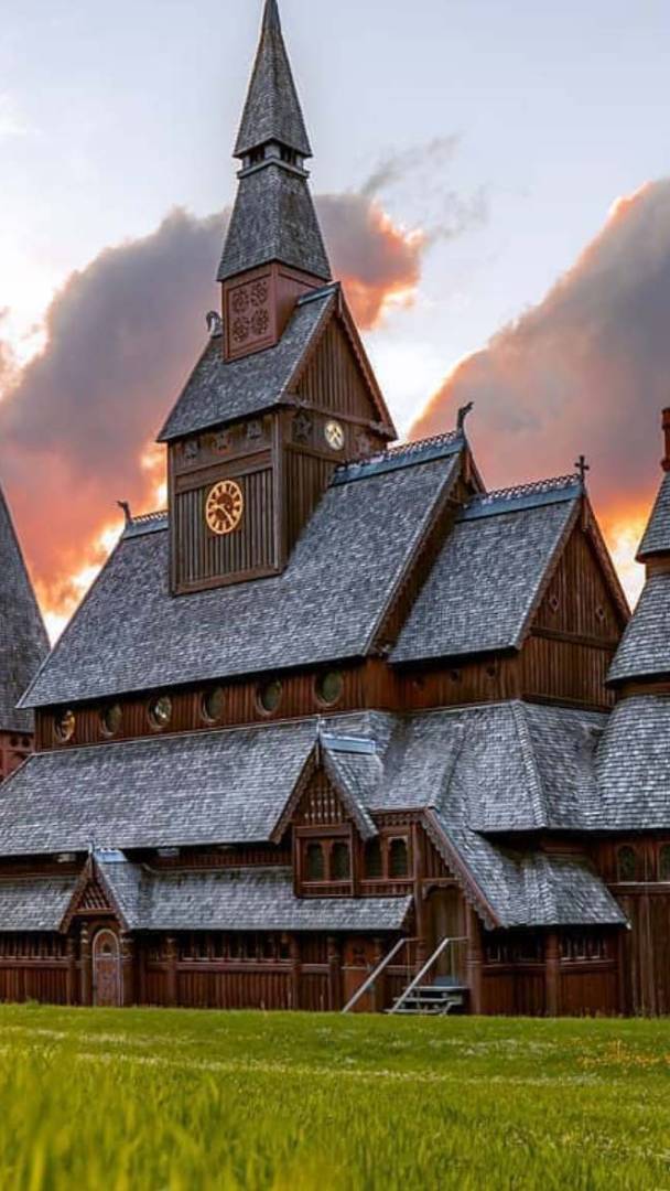 Rund 3 Stunden von Berlin findet ihr eine vollständig aus Fichtenholz erbaute Kirche nach nahezu originalgetreuem Vorbild der berühmten norwegischen Borgund-Stabkirche