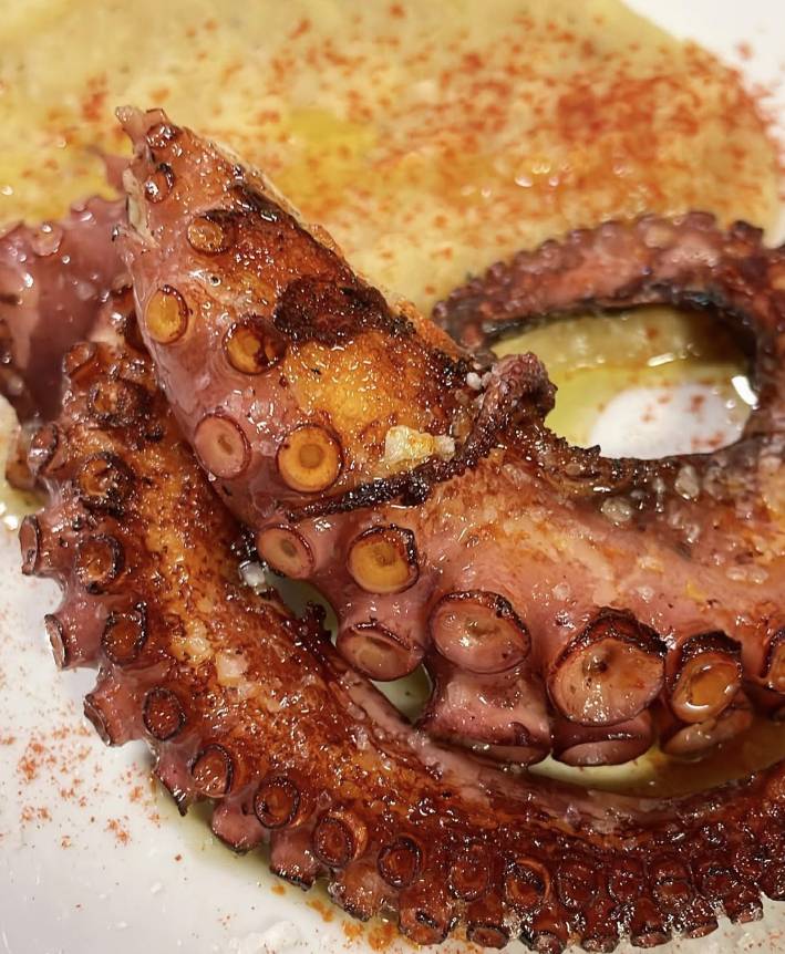 Gegrillter Oktopus in der Tapas Bar Vineria del Este in Berlin