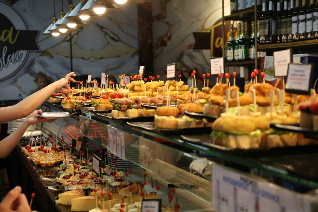 Pinchos in einer Bar in Bilbao