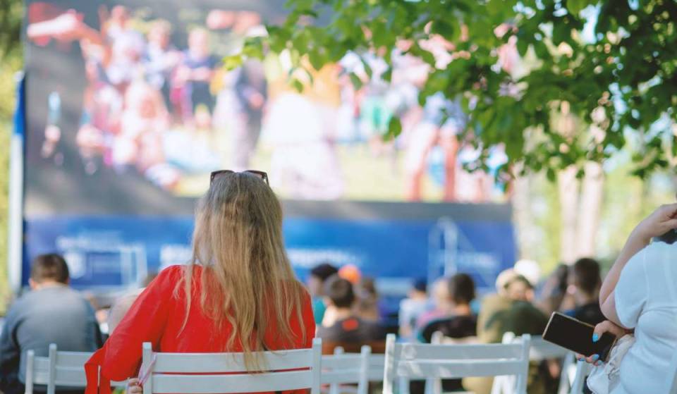 About 15 minutes from Alexanderplatz, a hidden open-air movie theater with a beer garden awaits you—admission is just 9 €.