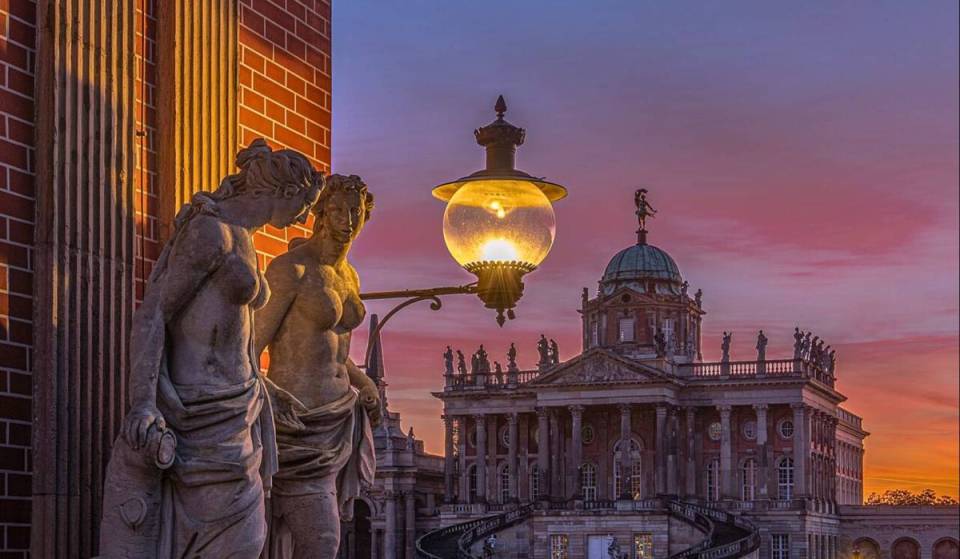 À 50 minutes de Berlin se trouve ce magnifique château rococo qui, pendant 15 jours, a porté le nom de l’empereur oublié entre Guillaume Ier et Guillaume II, avant d’être rebaptisé