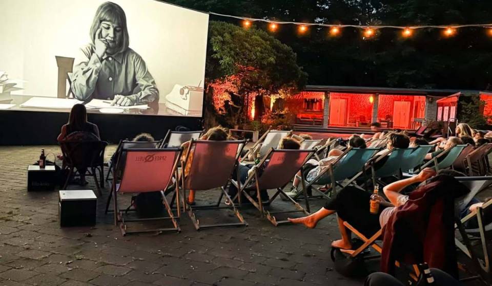 À 20 minutes de l&rsquo;Alexanderplatz, tu peux regarder des films en plein air au milieu de la verdure, au bord du lac, pour seulement 8,50 € l&rsquo;entrée