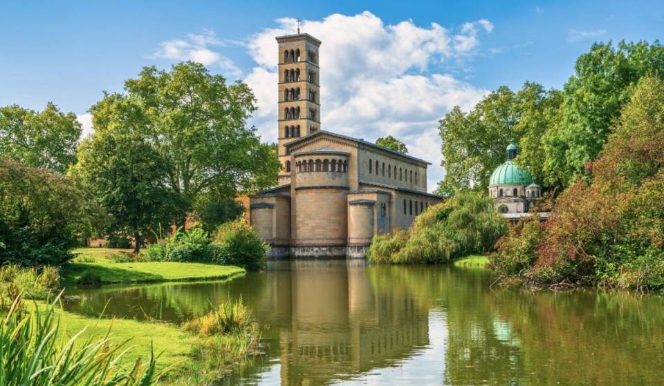 À 50 minutes de Berlin, cette église fascine par sa mosaïque vénitienne originale datant du début du XIIIe siècle. Dans le mausolée adjacent repose l’empereur oublié qui n’a régné que 99 jours