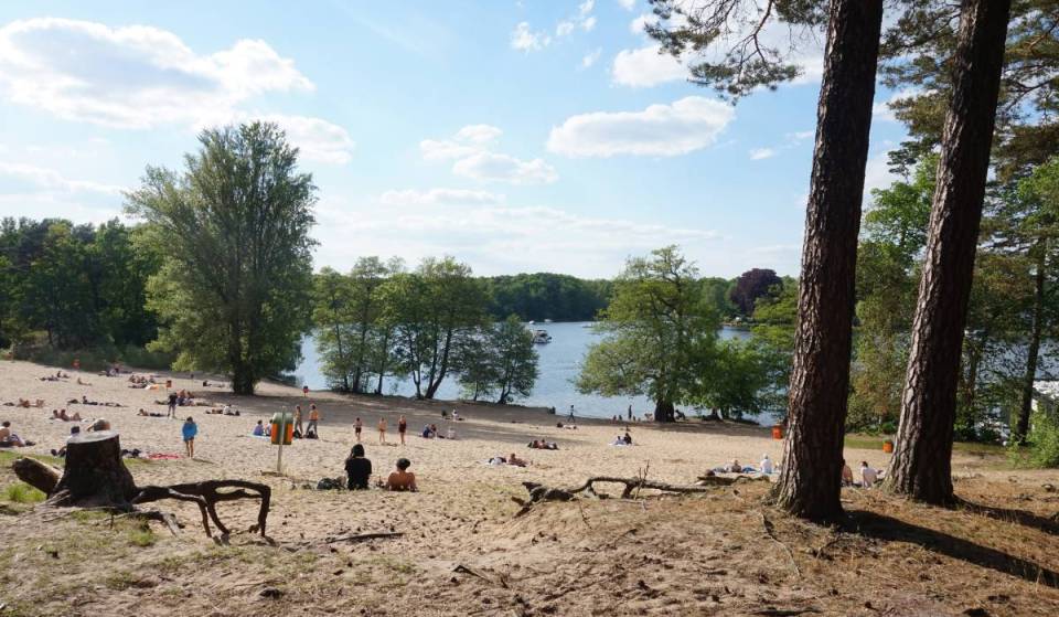 Heel dicht bij de grote buur: het idyllische strand aan de Kleine Müggelsee voelt aan als vakantie, ver weg van Berlijn