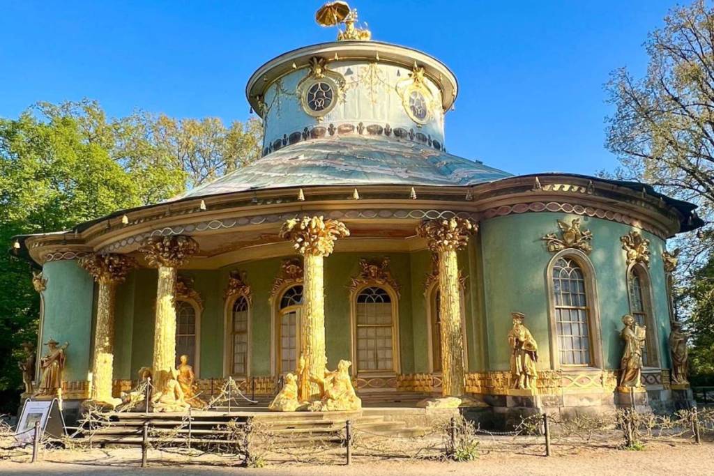 Just 40 minutes from Berlin, in Brandenburg’s “Prussian Versailles,” stands a roughly 270-year-old golden Chinese pavilion with a cloverleaf-shaped floor plan