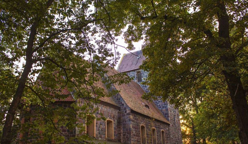 In het zuiden van Berlijn staat een meer dan 800 jaar oude kerk. Het oudste gebouw van Berlijn herbergt het skelet van een Tempeliersridder in een glazen kist