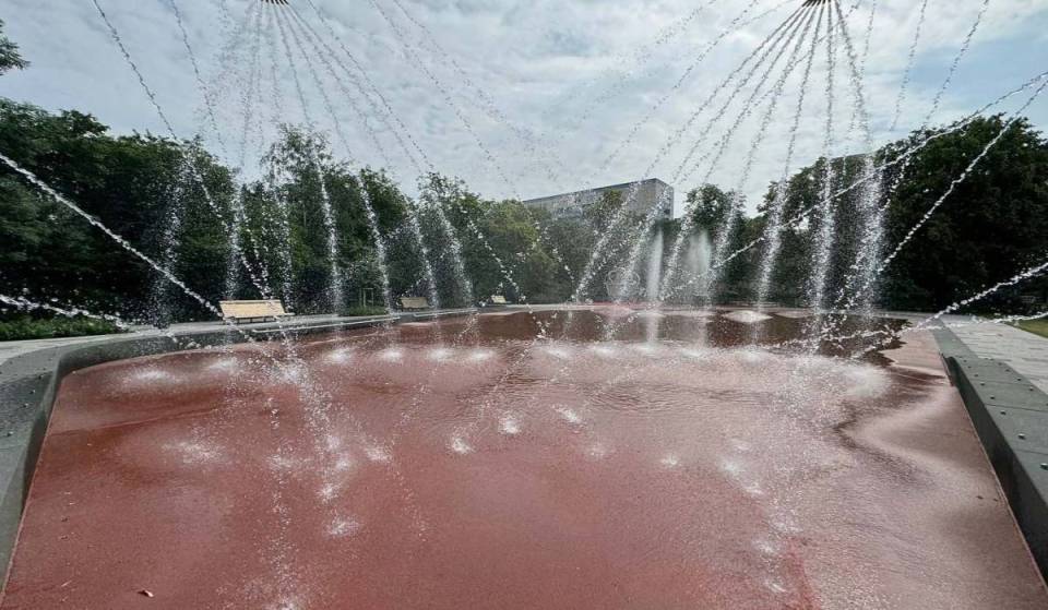 Just a few minutes from Alexanderplatz is a nearly 1,000 m² free water playground from the 1960s—complete with a “Mars station”