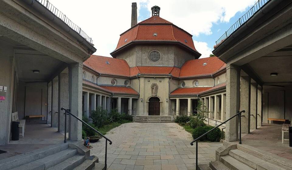 Deutschlands erstes kommunales Krematorium ist heute ein 6.000 Quadratmeter großes Kulturquartier — hier wird im Wedding Geschichte und Gegenwart vereint