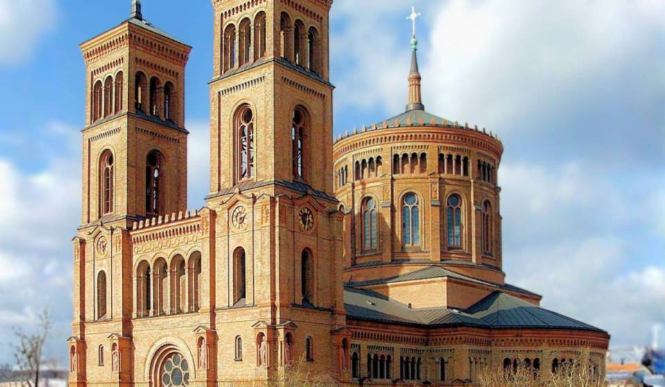 Just 15 minutes from the Jannowitzbrücke, you’ll discover this record-breaking church, which once served 150,000 people. The structure towers 56 meters over Kreuzberg