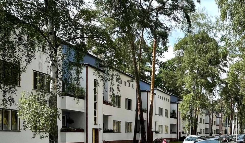 30 Minuten vom Alexanderplatz befindet sich eine Wohnsiedlung mitten im Wald, die vom UNESCO-Welterbekomitee zum 7. Teil der „Siedlungen der Berliner Moderne“ ernannt wurde