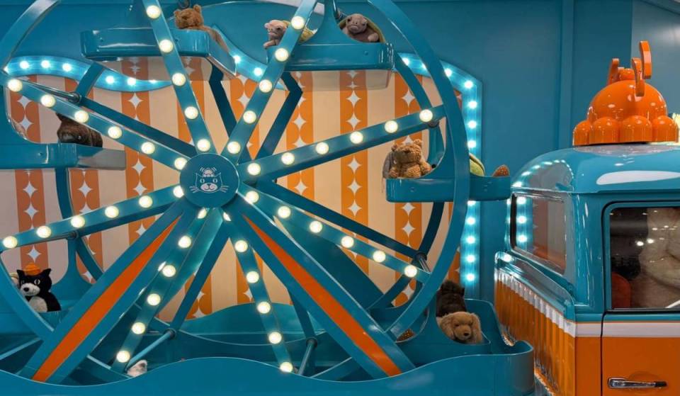 Seit 3 Tagen gibt es in Berlin die weltweit größte Jellycat In-Store Experience – im Luxuskaufhaus erwartet euch auf der 4. Etage eine verspielte Volksfestwelt
