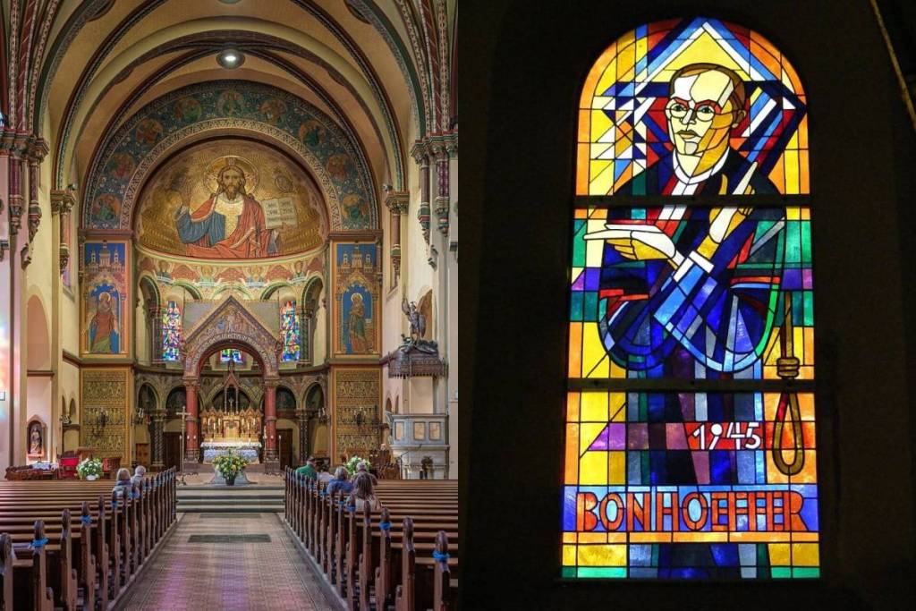 La coloratissima vetrata in piombo in onore del resistente cristiano Dietrich Bonhoeffer nella Basilica di San Giovanni a Berlino.