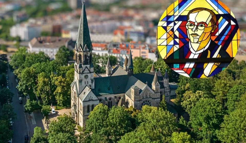 Im Süden von Berlin entdeckt ihr die 129 Jahre alte Kirche, deren Bleiglasfenster Widerstands-Kämpfer ehren. Sie wurde vom Papst mit dem seltenen Ehrentitel „Basilica minor“ ausgezeichnet