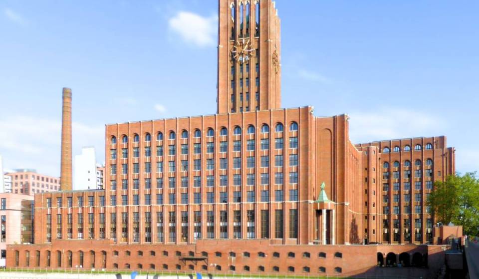 Im Süden Berlin steht das einst höchste Hochhaus Deutschlands. In diesem expressionistischen Backstein-Giganten wurden damals 600.000 Zeitungen täglich gedruckt
