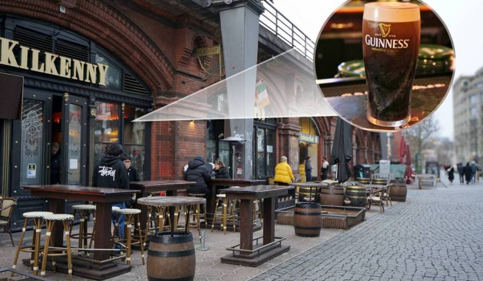 Mitten in Berlin verbirgt sich unter den historischen S-Bahn-Bögen des Hackeschen Marktes seit 1992 eines der ältesten Irish Pubs der Stadt, das dreimal zum besten der Welt gekürt wurde