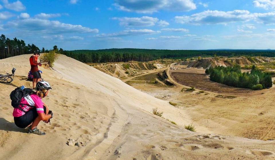À une heure au sud de Berlin, tu trouveras le petit désert du Brandebourg. Ce paysage de dunes de la Marche est la destination idéale pour une excursion !