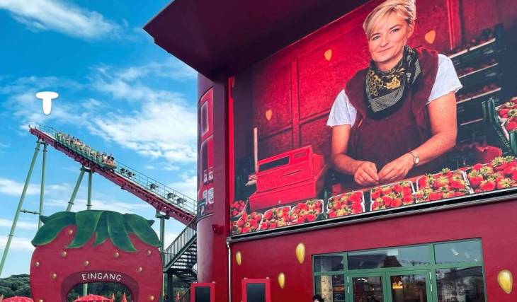 Le plus grand village d’attractions près de Berlin t’invite à 24 heures de montagnes russes pour inaugurer sa nouvelle attraction « Bettys Beerchen Boomerang », qui atteint 60 km/h et culmine à 27 mètres de haut