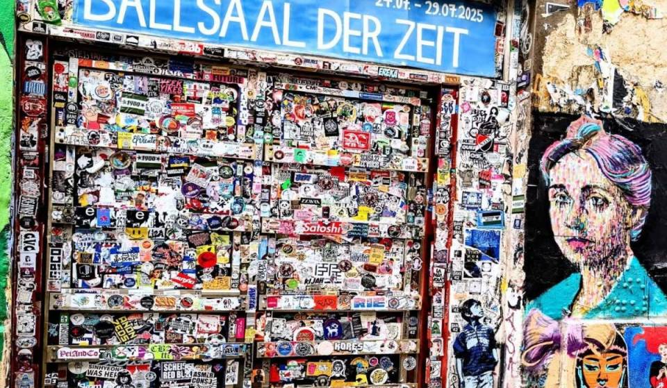 Nur 10 Minuten vom Alexanderplatz versteckt sich mitten in einem Hofensemble Berlins geheime Kunstwelt mit Street Art, Ateliers, Museen &amp; dem Anne Frank Zentrum