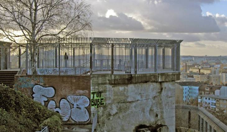Cet emblème de Berlin trône à 85 mètres de hauteur – un lieu qui recèle 1,4 million de mètres cubes d’histoire sombre !