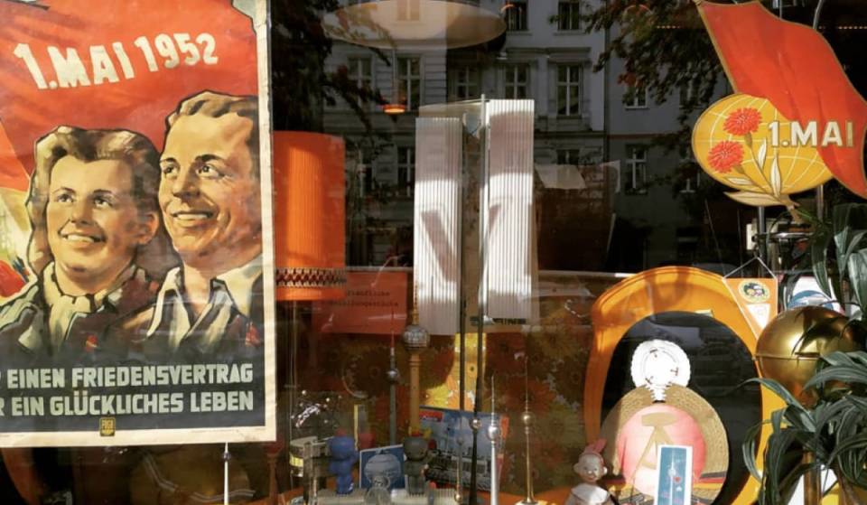 Dans cette petite boutique vintage au cœur de Berlin, tu trouveras des pièces de collection et de design rares datant des années 60 et 70 de la RDA