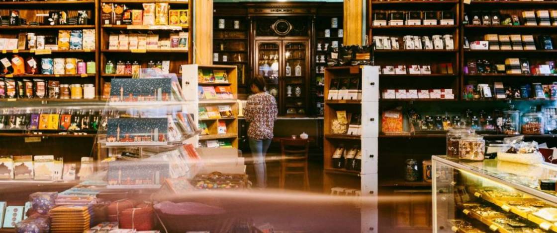 Au cœur de Schöneberg, dans une pharmacie classée monument historique datant de 1892, se trouve une chocolaterie proposant le plus grand choix de Berlin, avec plus de 1 000 variétés