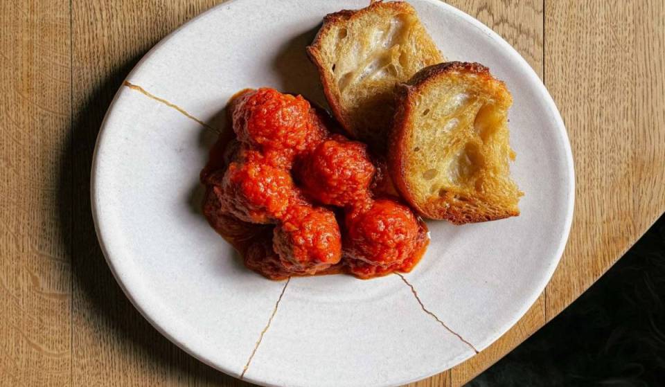 Für nur 39 € statt 120 € bekommt ihr in Berlin derzeit ein „Heimat“-Menü im Michelin-Restaurant, das unter die Top 50 der besten Restaurants weltweit gewählt wurde