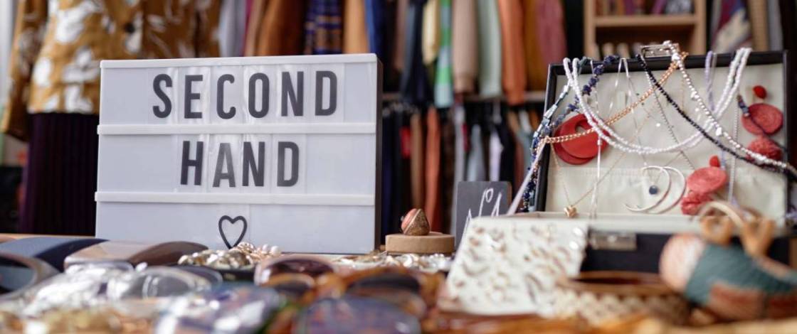 Ce grand magasin d’occasion à Lichtenberg propose des bonnes affaires incroyables, comme des services à thé à 3 €, ainsi qu’une réduction de 30 % pour les personnes à faibles revenus