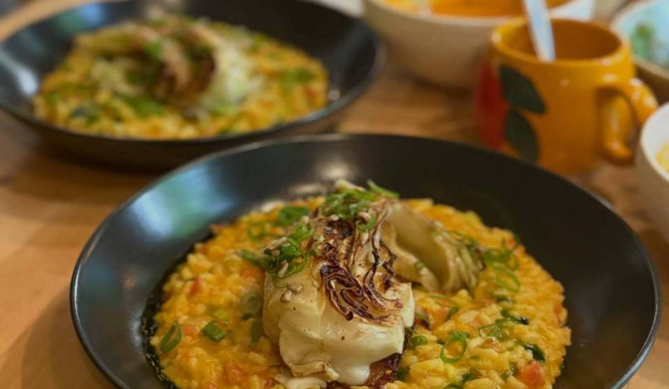 In einem versteckten Hinterhof am Kotti findet ihr ein Vereinscafé, das täglich vegetarische &amp; vegane Gerichte auf Spendenbasis sowie kostenlose Duschen anbietet