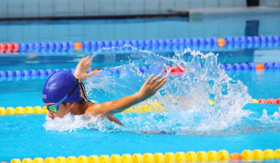 2.420 kostenlose Plätze für 5-tägige Schwimm-Intensivkurse werden Schülerinnen und Schülern der Klassen 4 bis 10 in den Herbstferien 2026 angeboten