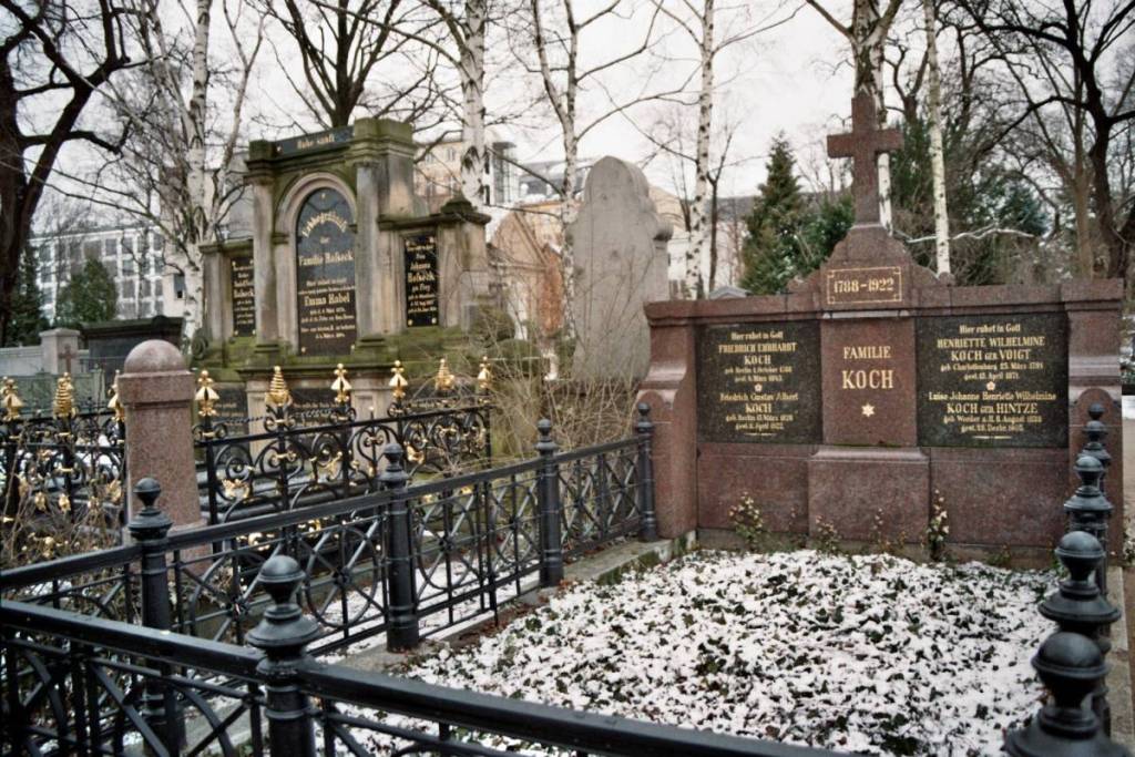 Familiengrab Koch auf dem Friedhof der Dorotheenstädtischen und Friedrichswerderschen Gemeinden, Berlin-Mitte