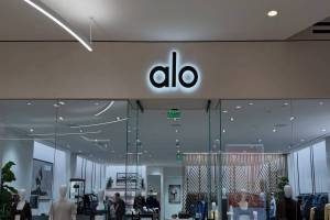La marque de vêtements de sport préférée de Hailey Bieber, originaire de Los Angeles, débarque à Berlin : ALO YOGA ouvre sa première boutique en Allemagne et a fêté son ouverture avec une course de 5 km
