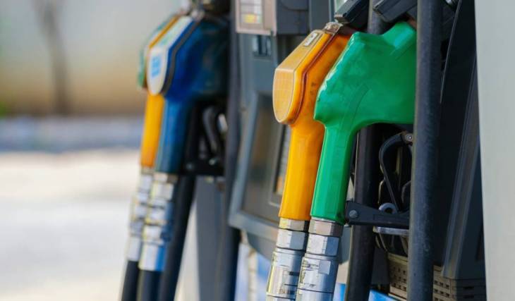 Descuento en la gasolinera desde el 1 de octubre de hasta 8,35 € por repostaje: tres meses sin el impuesto sobre la energía alivian el gasto de los conductores berlineses en la gasolinera; el Estado se queda sin unos 60 millones de euros