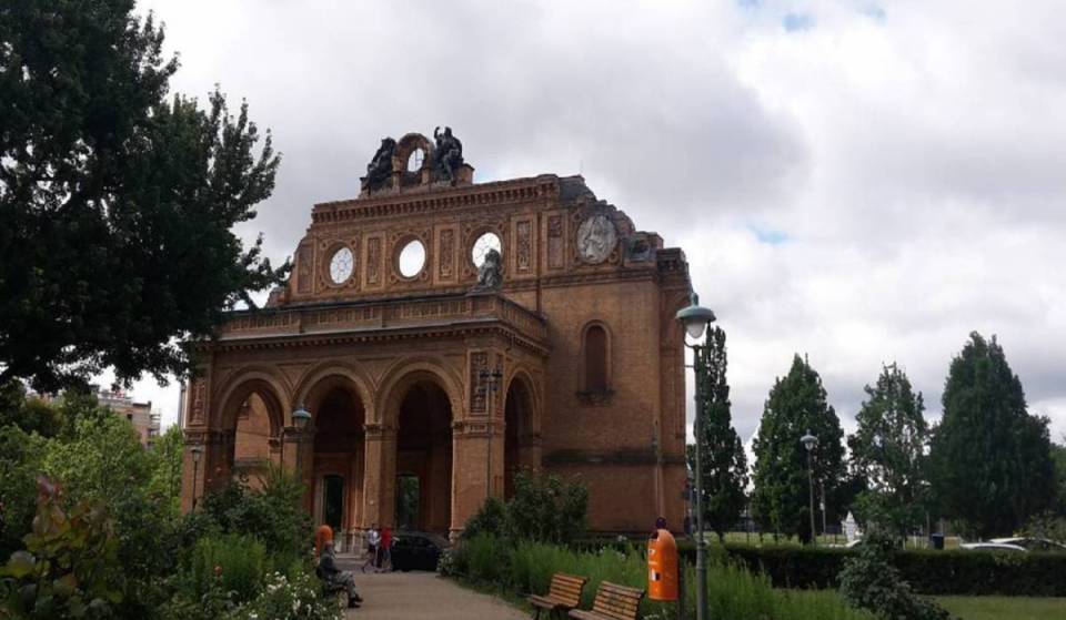 1880 eröffnete Berlin den größten Bahnhof Kontinentaleuropas – 80 Jahre später wurde fast das gesamte Gebäude abgerissen, heute ist nur noch der Eingang erhalten