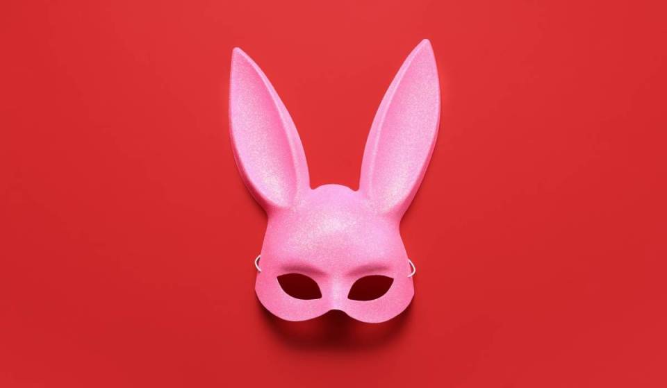 Ein neuer pinkfarbener Fetischclub hat in Berlin eröffnet: Mit 2 Dancefloors, mehreren Playrooms, 3 Bars und einem Außenbereich entsteht ein neues Zuhause für die Community