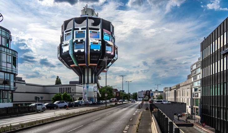 1976 eröffnete Berlins „riesiger Rasierpinsel“ als futuristisches Turmrestaurant, 50 Jahre später drohen Fassadenteile abzustürzen und sorgen für Straßensperrungen