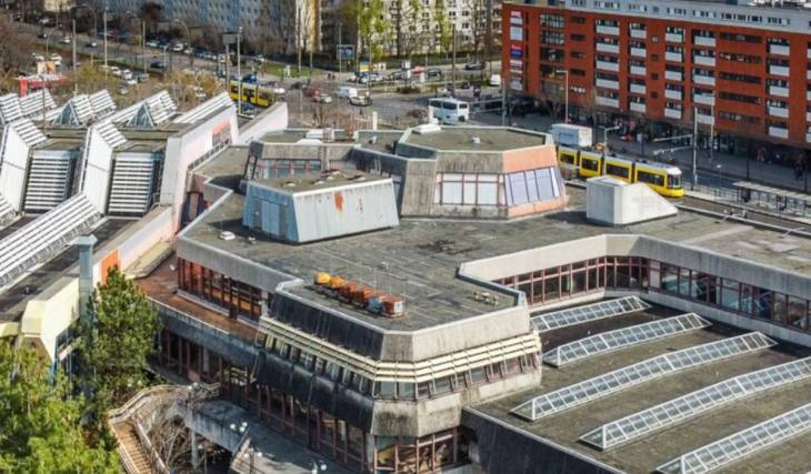 1981 als eines der modernsten und größten Freizeitparadiese der DDR eröffnet – 22 Jahre später für nur 1 € verkauft, heute droht dem Lost Place der Abriss, um Platz für 600 Wohnungen zu schaffen