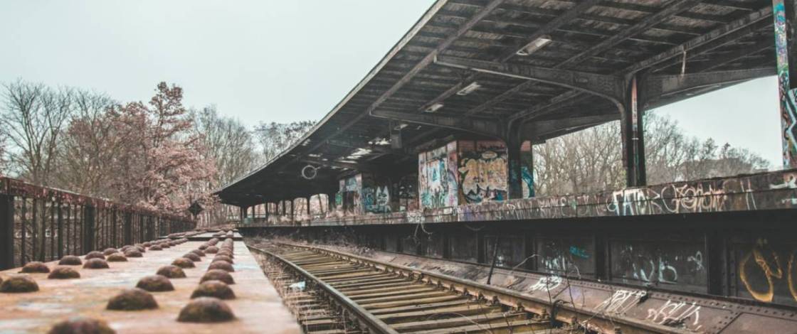 1929 brachte diese 4,5 Kilometer lange Berliner S-Bahn Tausende Arbeiter zu Siemens; 97 Jahre später sind ihre Bahnhöfe verwildert – bis 2029 soll sie wieder fahren