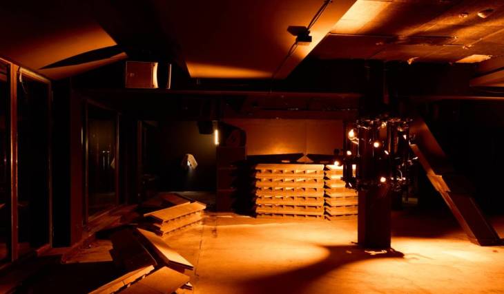 2001 aus der geheimnisvollen Filmwelt von David Lynch hervorgegangen, eröffnet der Pariser Kultclub Silencio in 3 Tagen im ehemaligen Watergate in Berlin – vorerst bis Mai 2027