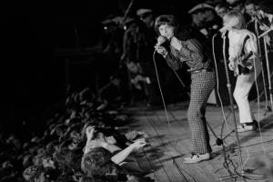 1965 verwandelte ein Konzert der Rolling Stones die Berliner Waldbühne in ein Trümmerfeld mit Schäden über 100.000 D-Mark – 61 Jahre später zählt sie zu den berühmtesten Open-Air-Bühnen Europas