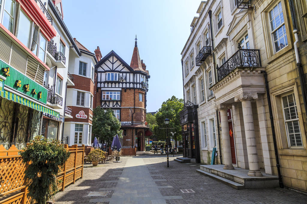 This Surreal Chinese Town In The Suburbs Of Shanghai Is Inspired By English Villages