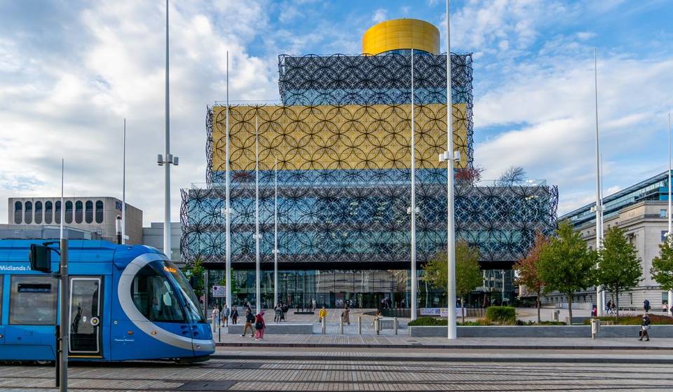 TfWM Reveals Changes To Bus, Tram & Train Schedules – Here’s How To Travel Across Birmingham This Festive Period