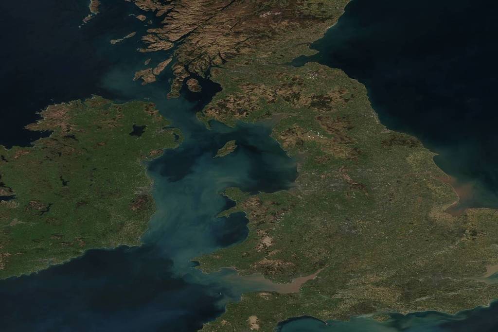 The Entire UK & Ireland Experienced A Uniquely, Completely Cloudless Sky Last Week