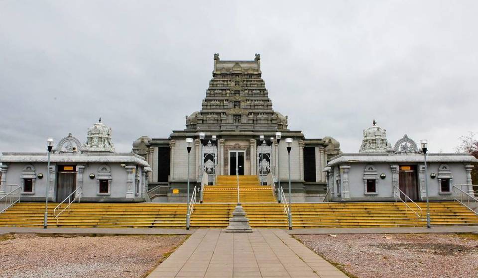 The UK’s Largest Hindu Temple Of Its Kind Will Trick You Into Thinking You’re In India – Instead, You’re 20 Minutes Outside Of Birmingham
