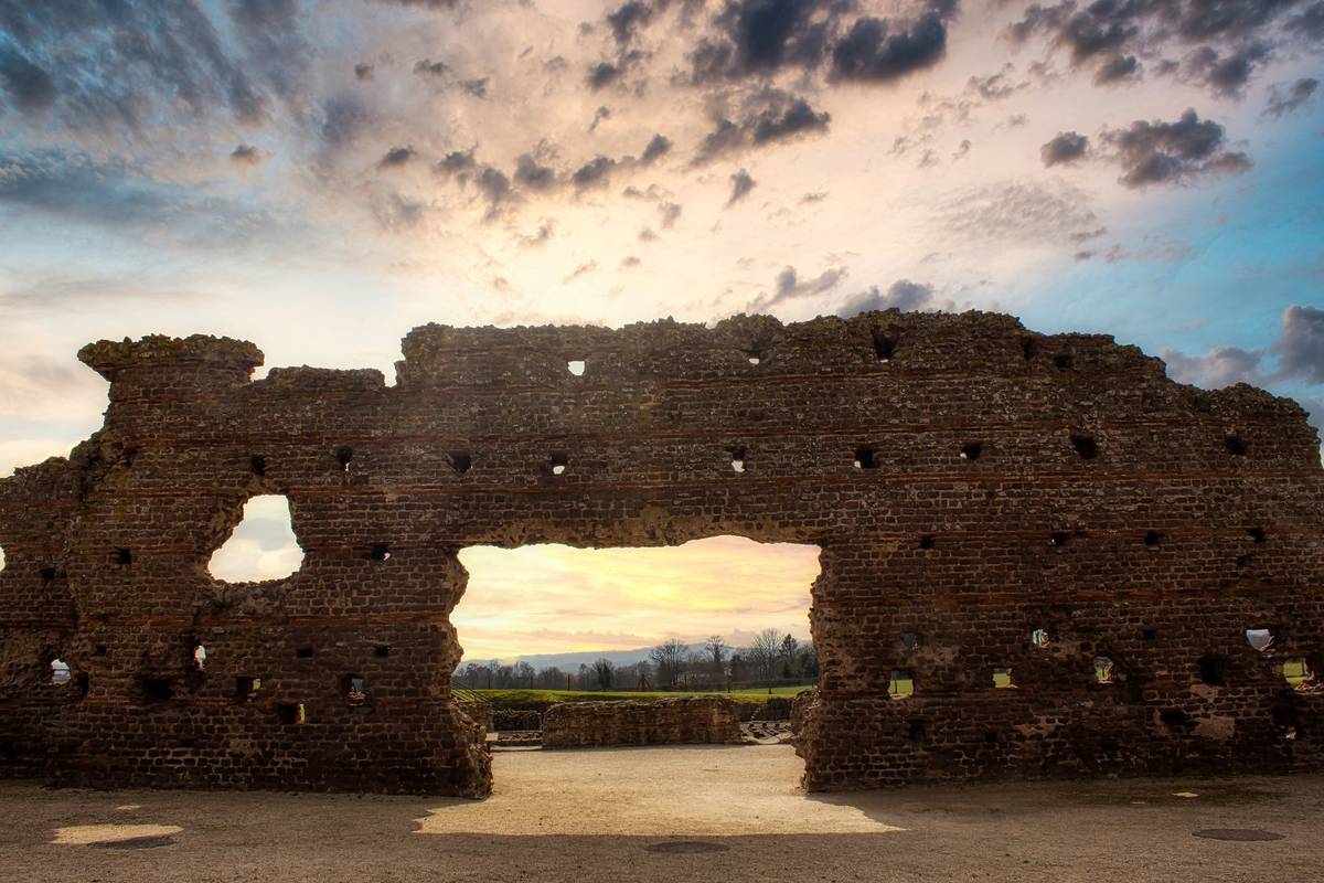 largest piece of free-standing Roman wall in Britain