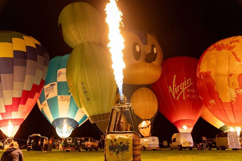 Telford Balloon Fiesta night glow