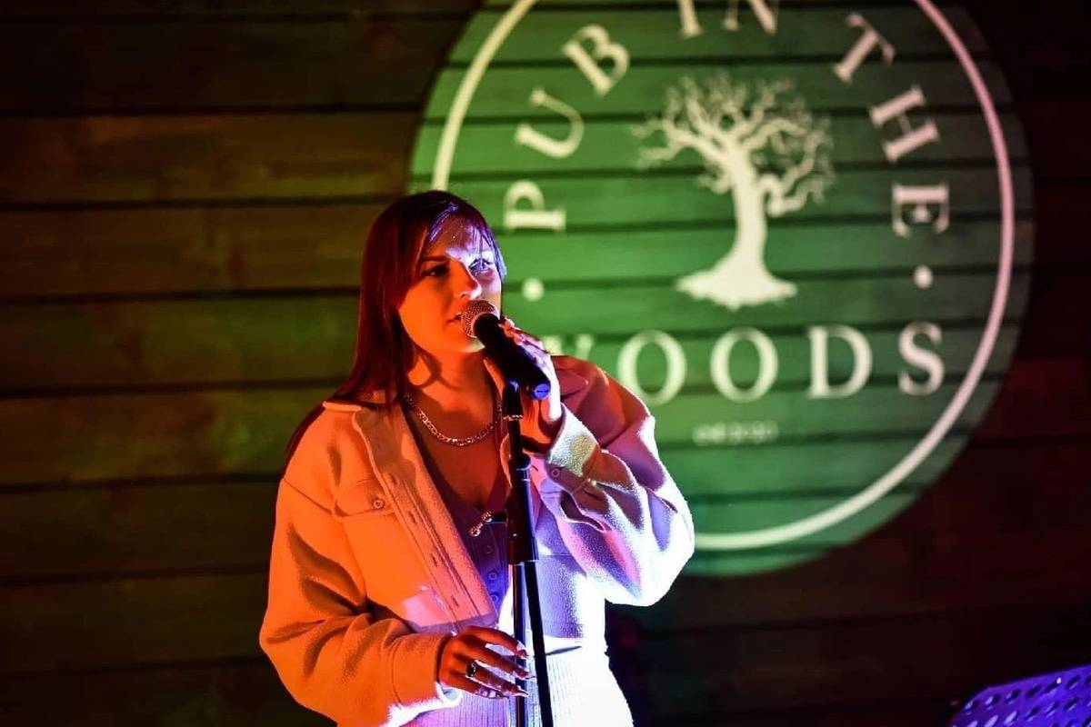 A singer in the Pub in the Woods