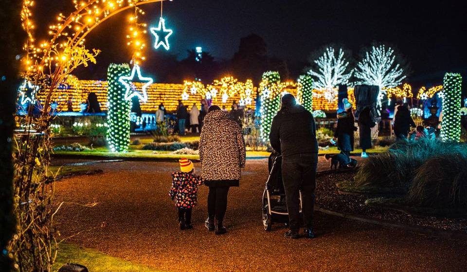 These Illuminated Italian Gardens Are Back With A Wonderful Winter Light Trail Just 1 Hour From Birmingham – With Larger-Than-Life Illuminations, Interactive Experiences & Unique Soundscapes