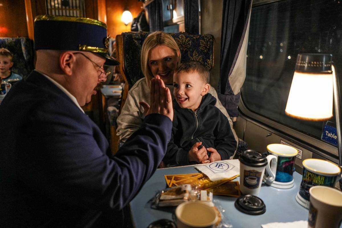 The Conductor abord The Polar Express