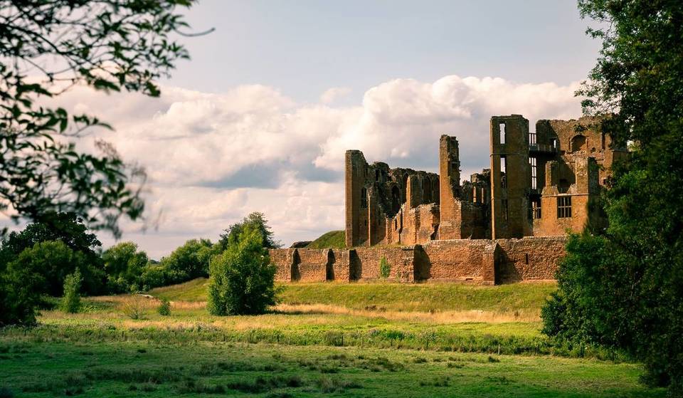 This Stunning Castle Ruin Just 40 Minutes From Birmingham Was Transformed To Impress Queen Elizabeth I – And You Can Still Walk In Her Footsteps In Its Recreated Garden